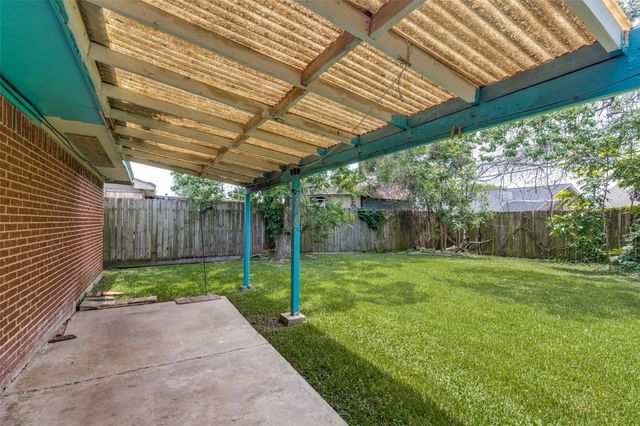 1745 Dolphin Drive, Seabrook, TX 77586