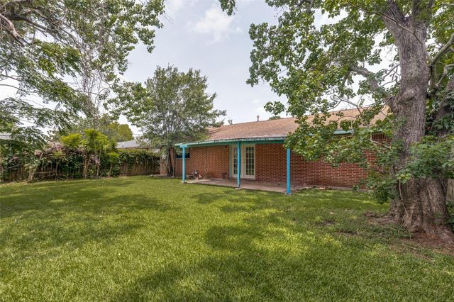 1745 Dolphin Drive, Seabrook, TX 77586