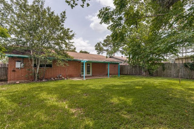 1745 Dolphin Drive, Seabrook, TX 77586