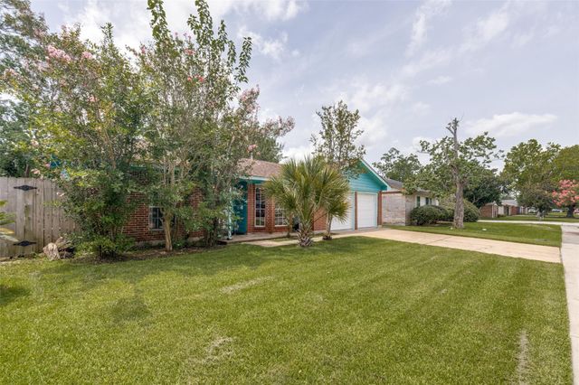 1745 Dolphin Drive, Seabrook, TX 77586