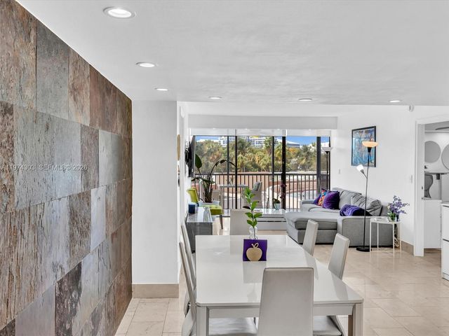 20335 W Country Club Drive 310, Aventura, FL 33180