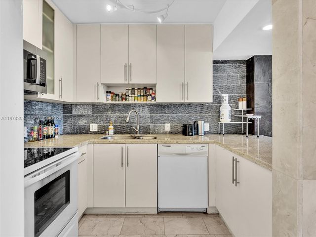 20335 W Country Club Drive 310, Aventura, FL 33180