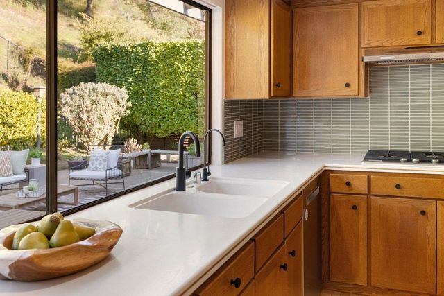 5780 Balmoral Dr, Oakland, CA 94619