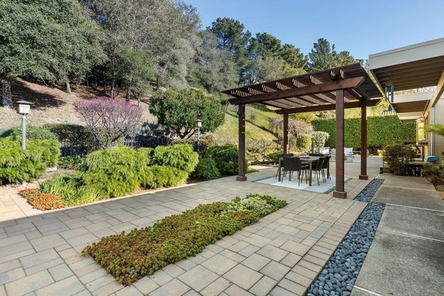 5780 Balmoral Dr, Oakland, CA 94619