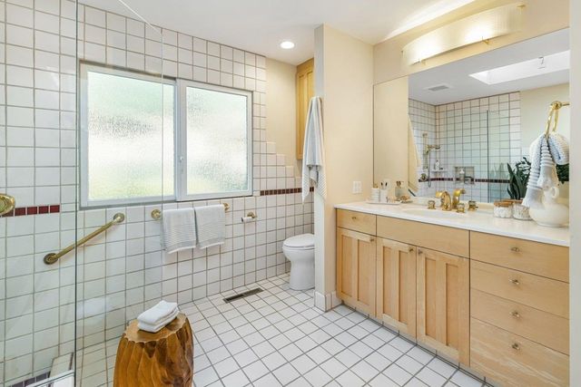 5780 Balmoral Dr, Oakland, CA 94619