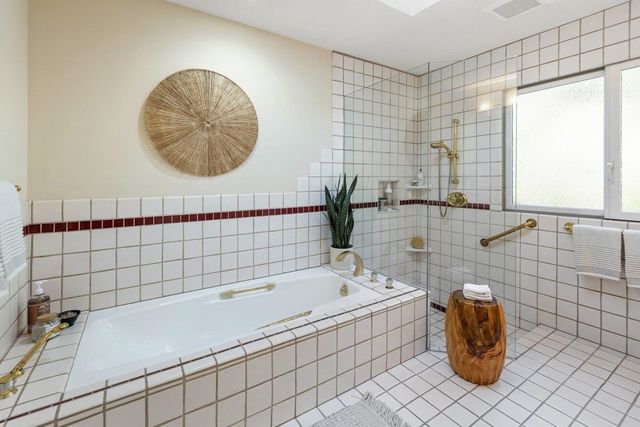 5780 Balmoral Dr, Oakland, CA 94619