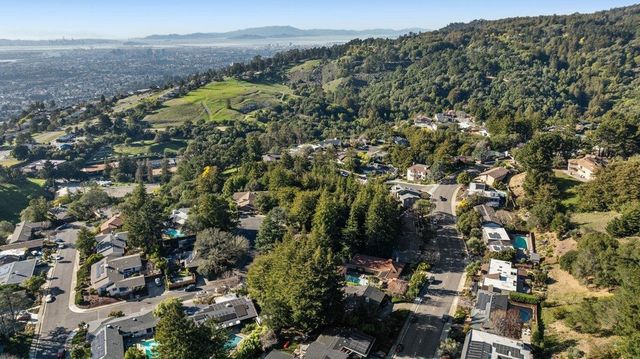 5780 Balmoral Dr, Oakland, CA 94619