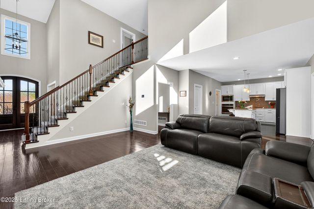 17117 Shakes Creek Dr, Fisherville, KY 40023