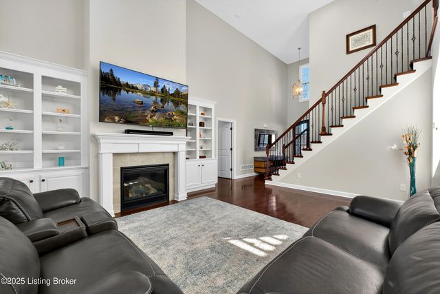 17117 Shakes Creek Dr, Fisherville, KY 40023