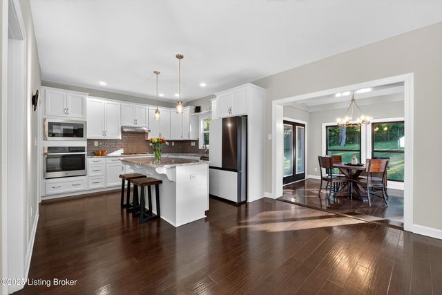 17117 Shakes Creek Dr, Fisherville, KY 40023