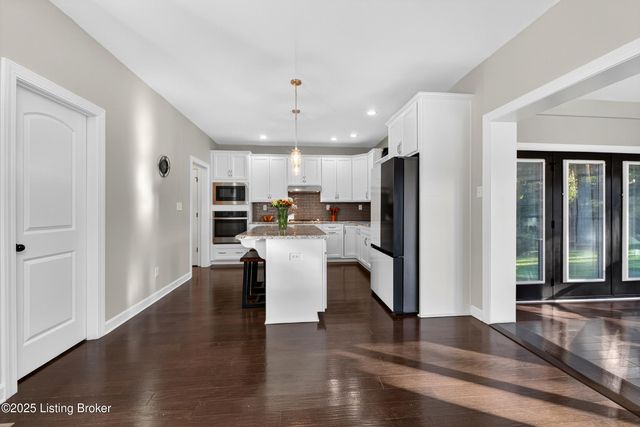 17117 Shakes Creek Dr, Fisherville, KY 40023