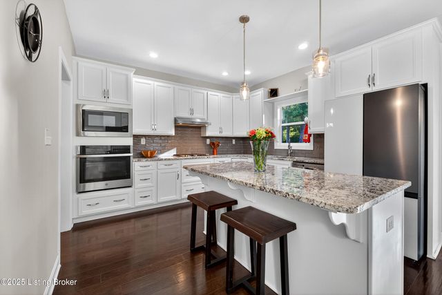 17117 Shakes Creek Dr, Fisherville, KY 40023