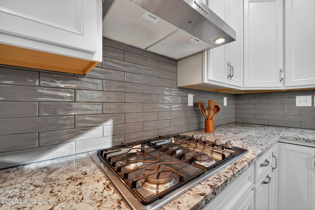 17117 Shakes Creek Dr, Fisherville, KY 40023