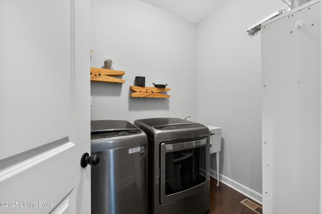 17117 Shakes Creek Dr, Fisherville, KY 40023