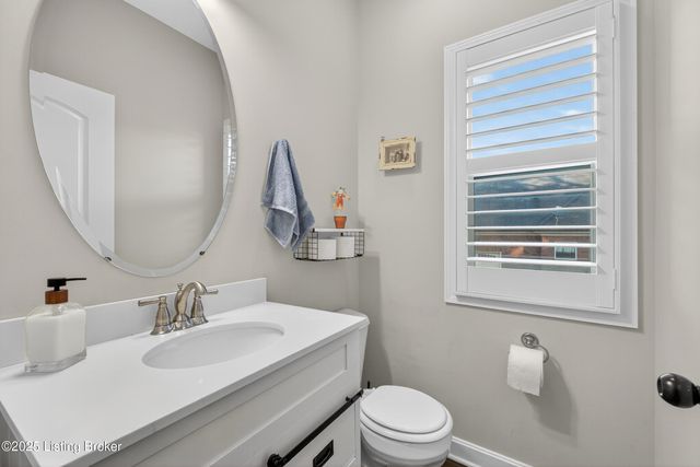 17117 Shakes Creek Dr, Fisherville, KY 40023