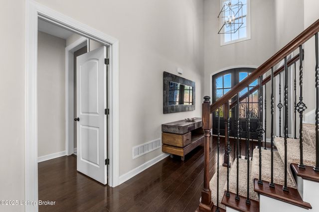 17117 Shakes Creek Dr, Fisherville, KY 40023