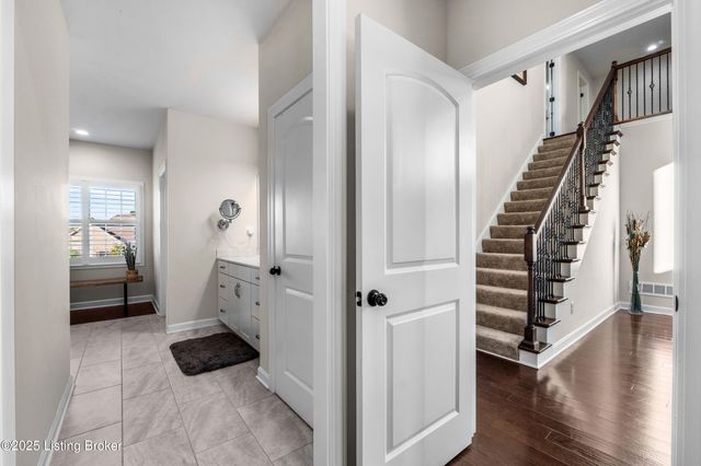 17117 Shakes Creek Dr, Fisherville, KY 40023