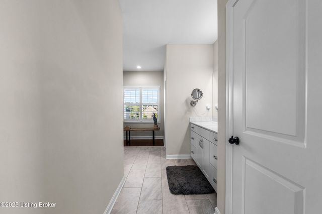 17117 Shakes Creek Dr, Fisherville, KY 40023