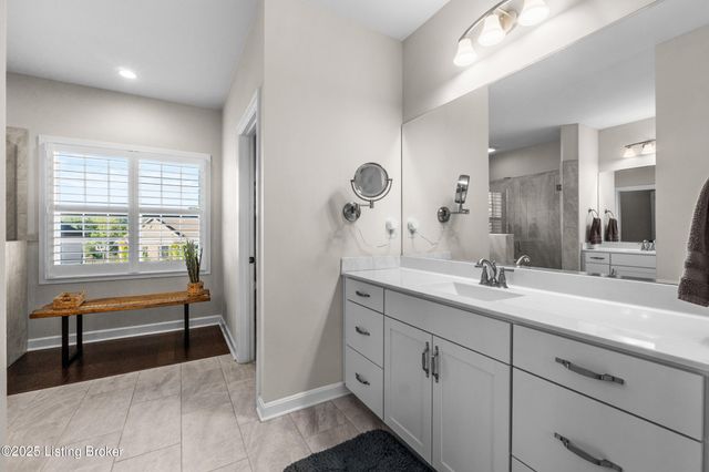 17117 Shakes Creek Dr, Fisherville, KY 40023