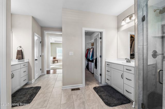 17117 Shakes Creek Dr, Fisherville, KY 40023