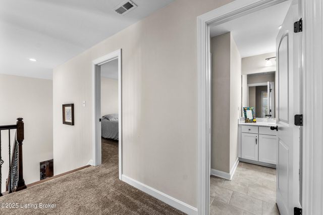 17117 Shakes Creek Dr, Fisherville, KY 40023