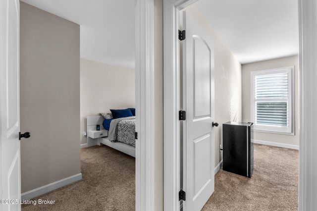 17117 Shakes Creek Dr, Fisherville, KY 40023