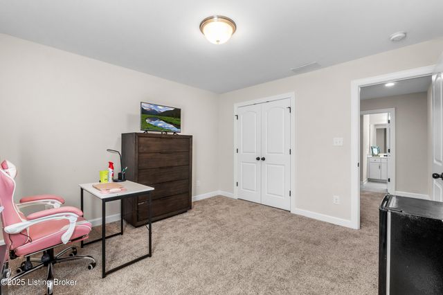 17117 Shakes Creek Dr, Fisherville, KY 40023