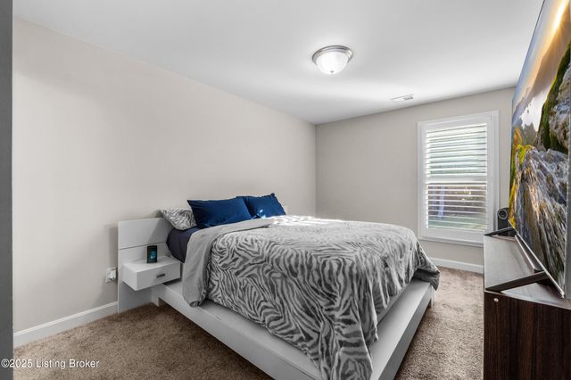 17117 Shakes Creek Dr, Fisherville, KY 40023