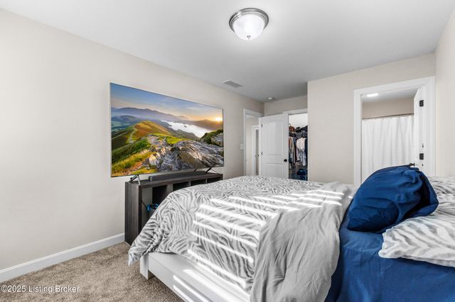 17117 Shakes Creek Dr, Fisherville, KY 40023