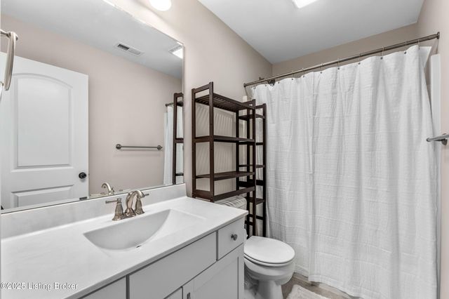 17117 Shakes Creek Dr, Fisherville, KY 40023