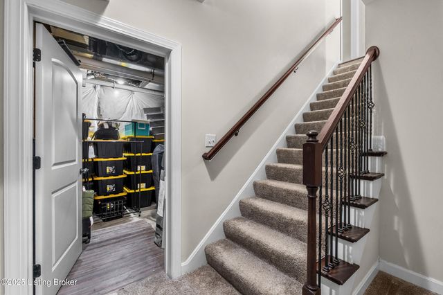 17117 Shakes Creek Dr, Fisherville, KY 40023