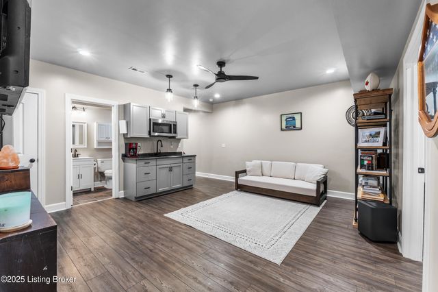 17117 Shakes Creek Dr, Fisherville, KY 40023