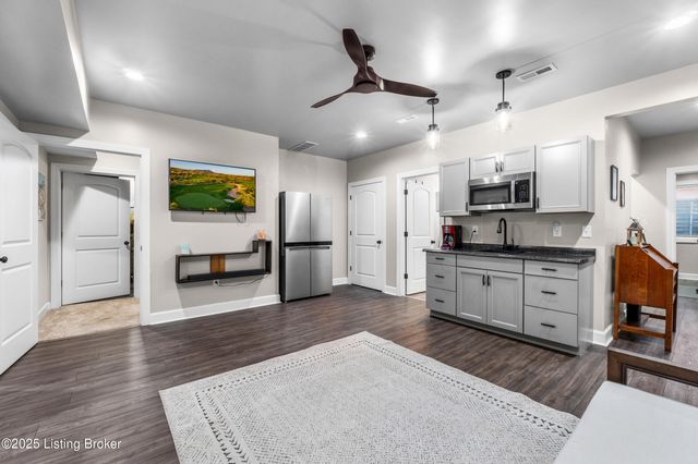 17117 Shakes Creek Dr, Fisherville, KY 40023