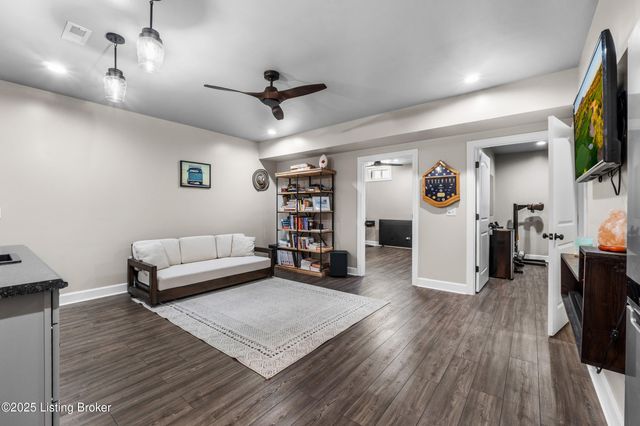 17117 Shakes Creek Dr, Fisherville, KY 40023