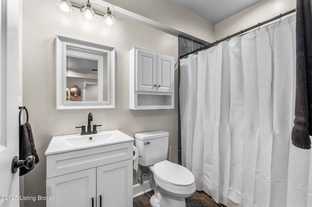 17117 Shakes Creek Dr, Fisherville, KY 40023