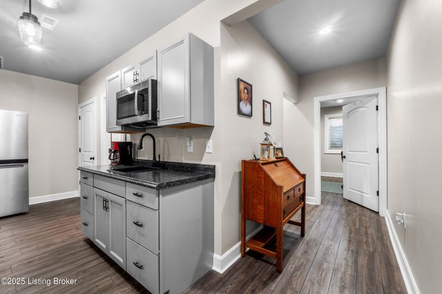 17117 Shakes Creek Dr, Fisherville, KY 40023