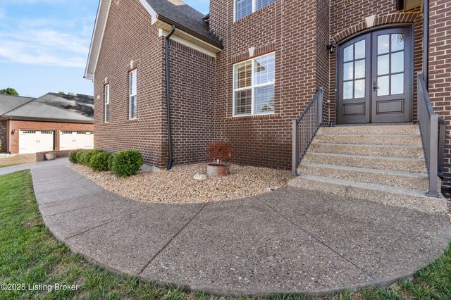 17117 Shakes Creek Dr, Fisherville, KY 40023