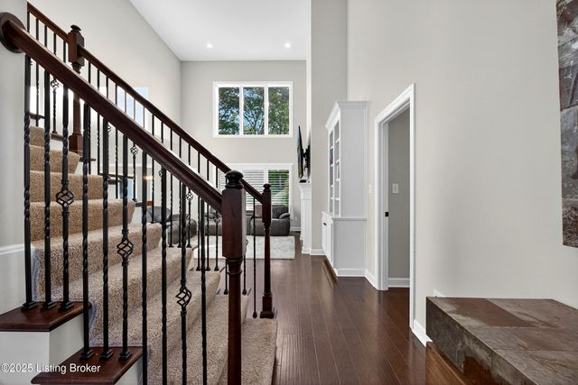 17117 Shakes Creek Dr, Fisherville, KY 40023