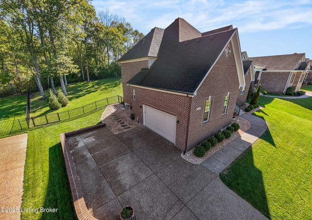 17117 Shakes Creek Dr, Fisherville, KY 40023