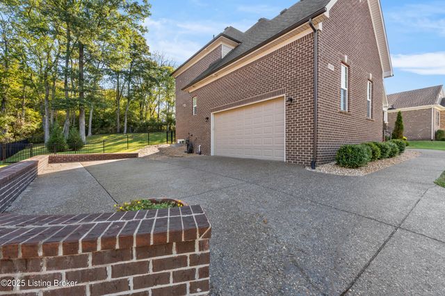 17117 Shakes Creek Dr, Fisherville, KY 40023