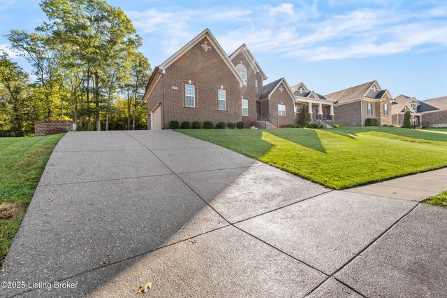 17117 Shakes Creek Dr, Fisherville, KY 40023