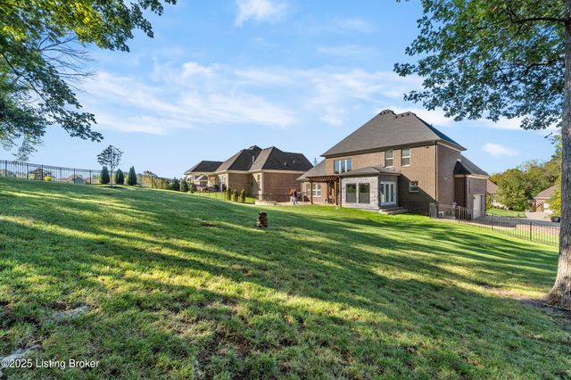 17117 Shakes Creek Dr, Fisherville, KY 40023