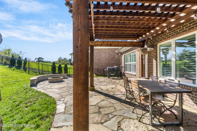 17117 Shakes Creek Dr, Fisherville, KY 40023