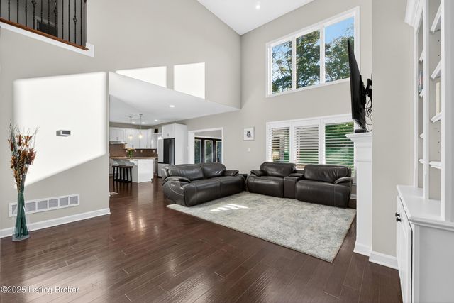 17117 Shakes Creek Dr, Fisherville, KY 40023