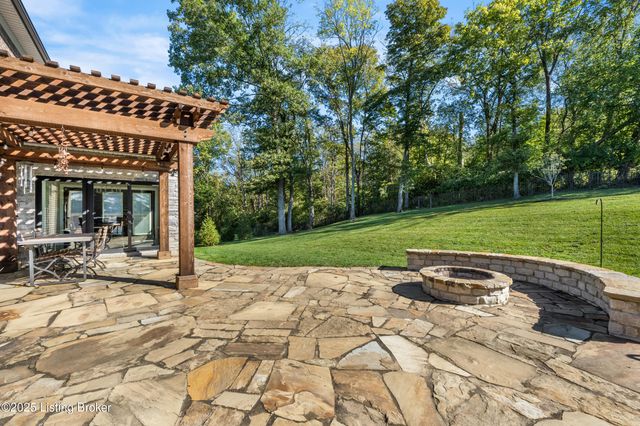 17117 Shakes Creek Dr, Fisherville, KY 40023