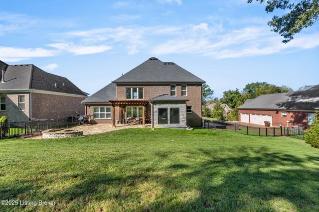 17117 Shakes Creek Dr, Fisherville, KY 40023