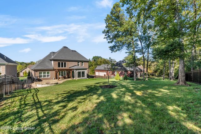 17117 Shakes Creek Dr, Fisherville, KY 40023