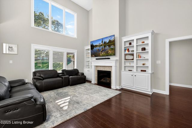 17117 Shakes Creek Dr, Fisherville, KY 40023