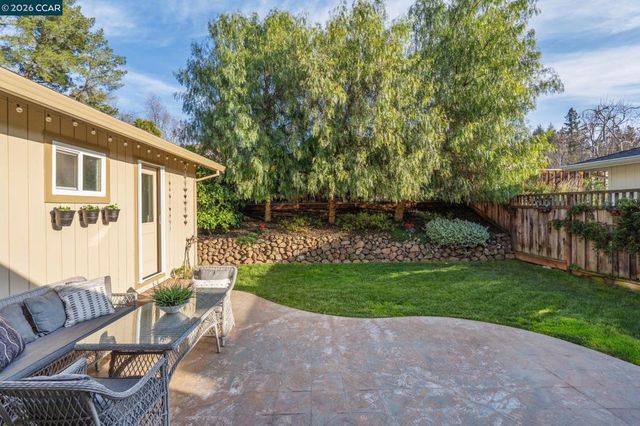 1133 Greenbrook Dr, Danville, CA 94526