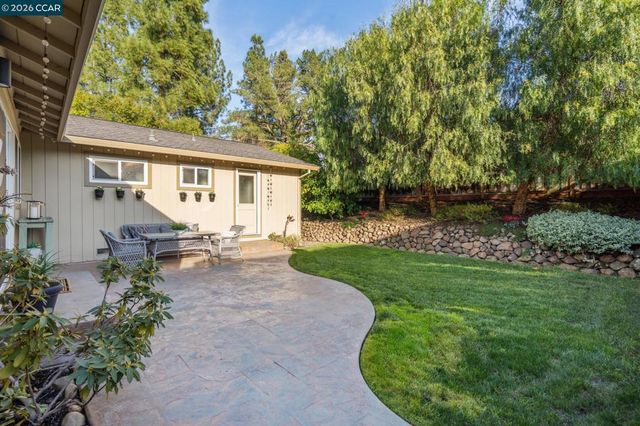 1133 Greenbrook Dr, Danville, CA 94526